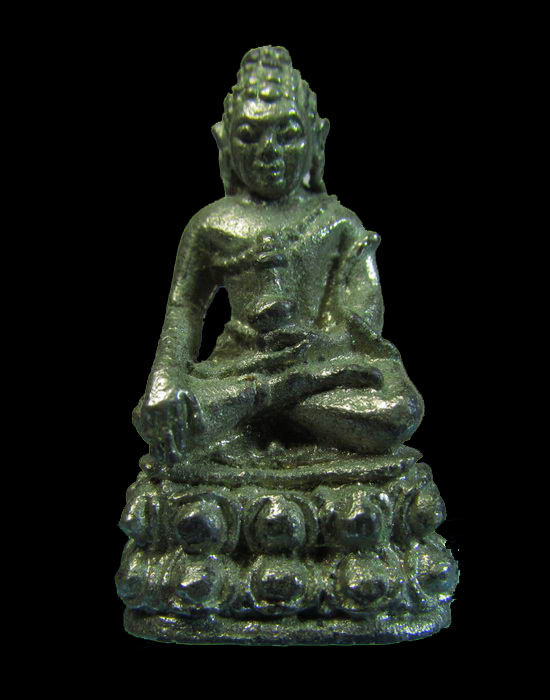 พระชัยวัฒน์จีน กะไหล่เงิน  (กะไหล่เก่า ฐานบัว 1.3 cm.สูง 2.3 cm.).เริ่ม20บาท/.(05/เม.ย--71)