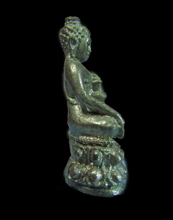 พระชัยวัฒน์จีน กะไหล่เงิน  (กะไหล่เก่า ฐานบัว 1.3 cm.สูง 2.3 cm.).เริ่ม20บาท/.(05/เม.ย--71)