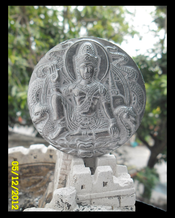 >> เคาะเดียว << เหรียญบาตรน้ำมนต์ เนื้อแร่ รุ่นโคตรเศรษฐี