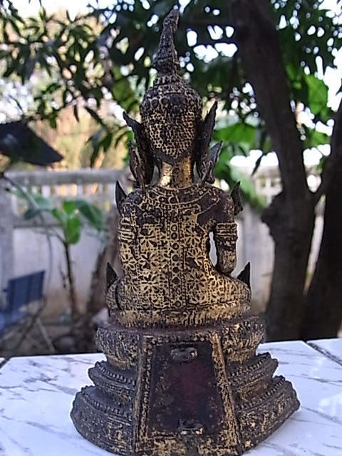 พระบูชารัตนะ หน้าตัก 2 นิ้วกําลังสวย รัก ทอง ชาด เดิมๆ ดินเต็มครับ