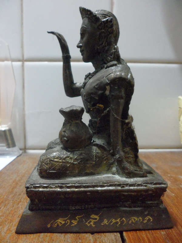 พระแม่นางกวักหน้าตัก 3 นิ้ว 1 ใน 300 องค์