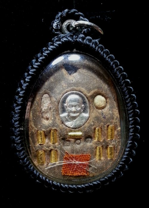 หลวงปู่หงษ์ พรหมปัญโญ หน้าเงิน ตะกรุดทองคำครับ