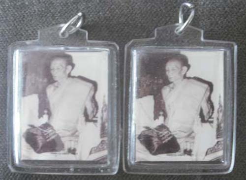ภาพถ่ายหลวงพ่อกวย วัดโฆษิตาราม หลังยันต์แปดทิศ ขนาดห้อยคอ พุทธาพิเศก ปี55 ออกวัดโฆษิตาราม เลี่ยมกรอบ