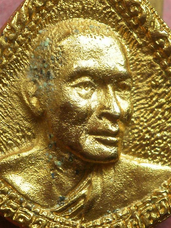 เหรียญหล่อหลวงพ่อทวีศักดิ์หลังหลวงปู่ศุข  วัดศรีนวลธรรมวิมล สภาพสวยเดิมๆพร้อมกล่อง