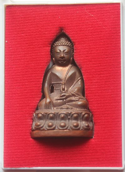 > พระกริ่งศรีธาตุ หลวงปู่เกลี้ยง วัดโนนแกด เนื้อนวะก้นทองแดง เลข947 พร้อมกล่องเดิม