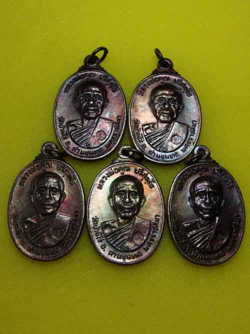 **วัดใจ 5 เหรียญ*** หลวงพ่อคูณตลาดไทรเก่า ปี 22 ทองแดงรมดำสภาพสวย ชุด 1