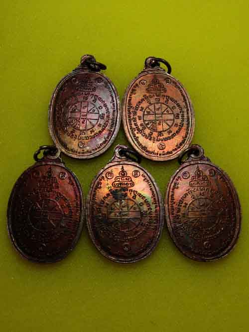 **วัดใจ 5 เหรียญ*** หลวงพ่อคูณตลาดไทรเก่า ปี 22 ทองแดงรมดำสภาพสวย ชุด 3