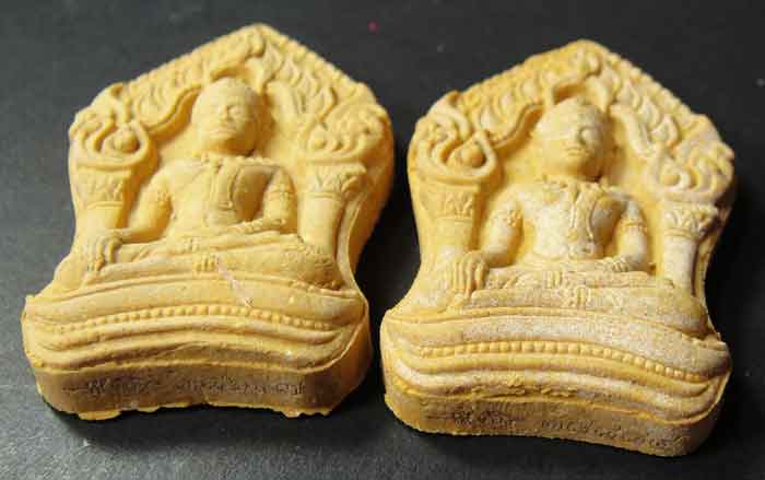 พระยอดขุนพล เนื้อผงพรายกุมารว่านดอกไม้ทองหลังโรยพลอย