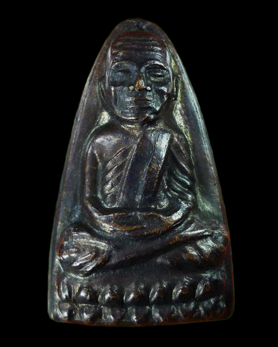 หลวงปู่ทวดเตารีดหลังหนังสือ พิมพ์หน้าใหญ่ ปี 24 วัดช้างให้