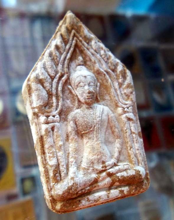 ขุนแผนทรงพลใหญ่รุ่นแรก หลวงปู่เหลือง วัดกระดึงทอง จ.บุรีรัมย์ สุดยอดมวลสาร ๑๐๘