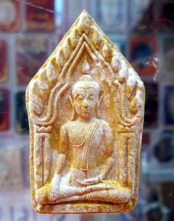 ขุนแผนทรงพลใหญ่รุ่นแรก หลวงปู่เหลือง วัดกระดึงทอง จ.บุรีรัมย์ สุดยอดมวลสาร ๑๐๘