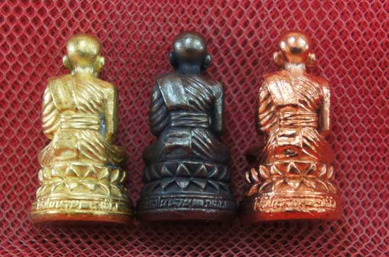 หลวงปู่ทวด พิมพ์บัวรอบ 3 องค์ เนื้อเปียกทอง เนื้อนวะ เนื้อสตางค์เเดง วัดในหาน อ.นอง อ.ทอง อ.สุภา ร่ว