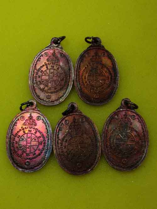 วัดใจ 5 เหรียญ*** หลวงพ่อคูณตลาดไทรเก่า ปี 22 ทองแดงรมดำสภาพสวย ชุด 1