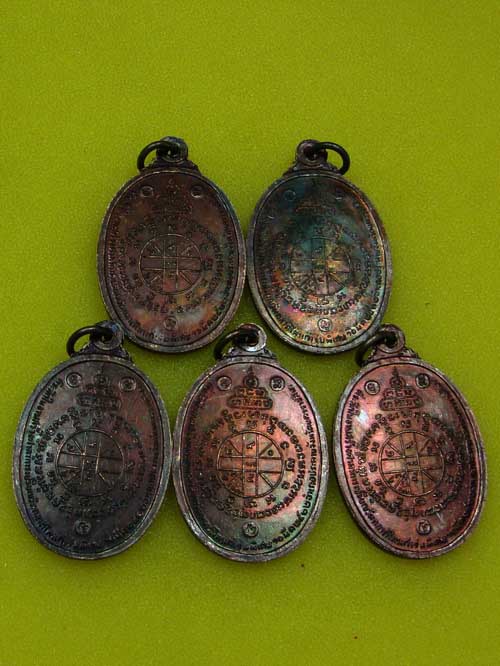  วัดใจ 5 เหรียญ*** หลวงพ่อคูณตลาดไทรเก่า ปี 22 ทองแดงรมดำสภาพสวย ชุด 1