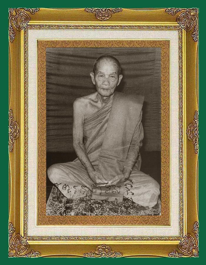 เหรียญพิทักษสันติราษฎร์ หลวงปู่ดูลย์ วัดบูรพาราม สุรินทร์ ปี 2521 เนื้อทองแดงกระไหล่ทองลงยาสีแดงครับ