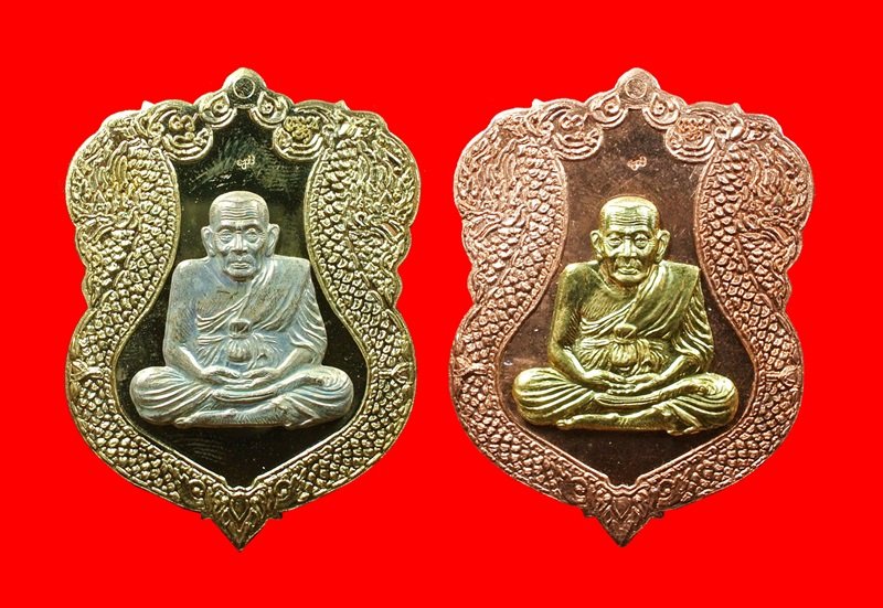 ( 2 เหรียญ ) เสมาหลวงปู่ทวด ญส ส.90 พรรษา สมเด็จพระญาณสังวรฯ วัดบวรฯ ปี 46