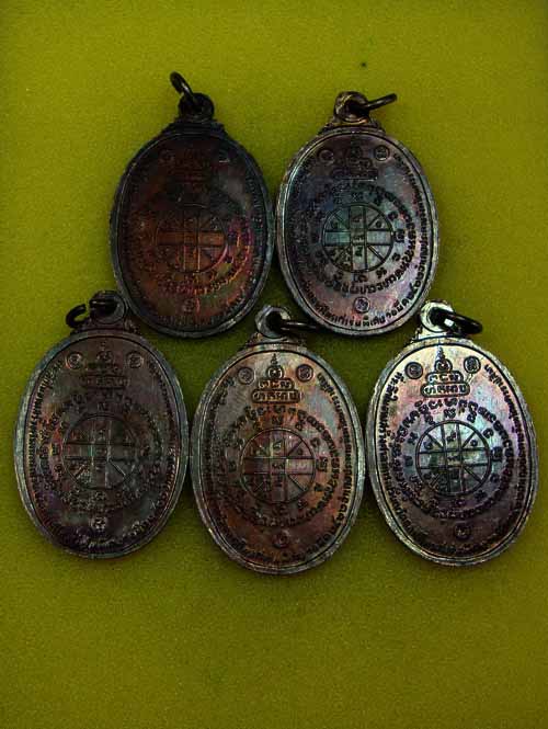 วัดใจ 5 เหรียญ*** หลวงพ่อคูณตลาดไทรเก่า ปี 22 ทองแดงรมดำสวยๆ ชุด 1  
