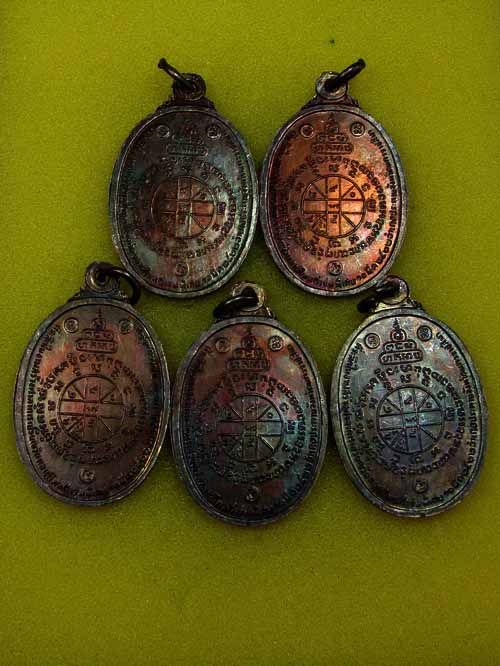 วัดใจ 5 เหรียญ*** หลวงพ่อคูณตลาดไทรเก่า ปี 22 ทองแดงรมดำสวยๆ ชุด 2