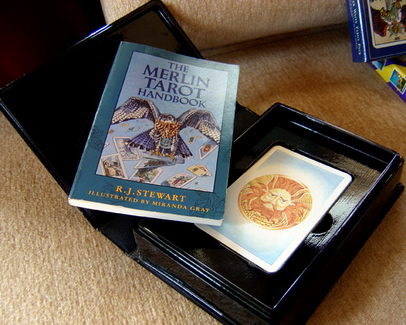 ไพ่ทาโรต์(ยิปซี) THE MERLIN TAROT ของนอก ชุดดัง ในกล่องบรรจุอย่างดี ช่วยรักษาตัวไพ่ และใช้ง่าย, พร้อ