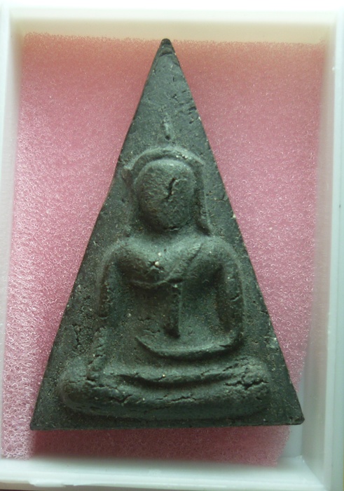 พระนางพญา หลัง ปั๊ม ว.จ. เจริญ  ไม่ทราบที่
