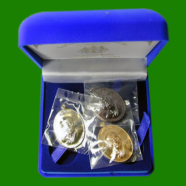 เหรียญหลวงปู่ทิม รุ่น"บารมีอิสริโก" วัดแม่น้ำคู้เก่า ชุดกรรมการ 3 เหรียญ  ...เคาะแรก