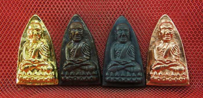 หลวงปู่ทวด พิมพ์เตารีดใหญ่ 4 องค์ เนื้อเปียกทอง เนื้อนวะ เนื้อผิวไฟ เนื้อสตางค์เเดง วัดในหาน อ.นอง อ