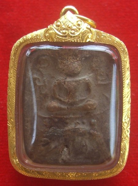 หลวงพ่อปานวัดบางนมโค พิมพ์ทรงเม่นเล็กแบบที่1 เลี่ยมทอง ผงเดิม พร้อมใช้
