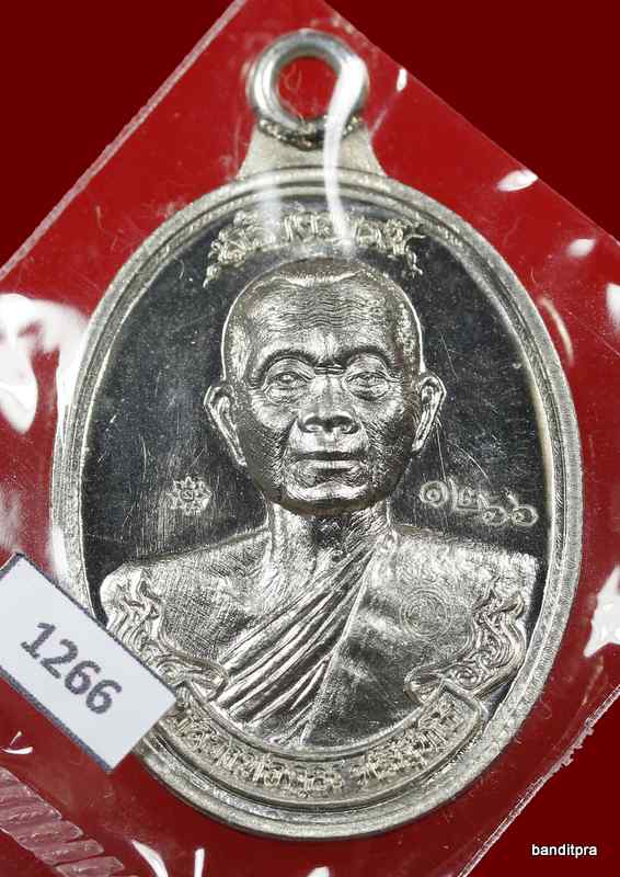 เหรียญห่วงเชื่อม รุ่นสร้างบารมี ๙๐ หลวงพ่อคูณ เนื้ออัลป้าก้า วัดถ้ำดาวเขาแก้ว