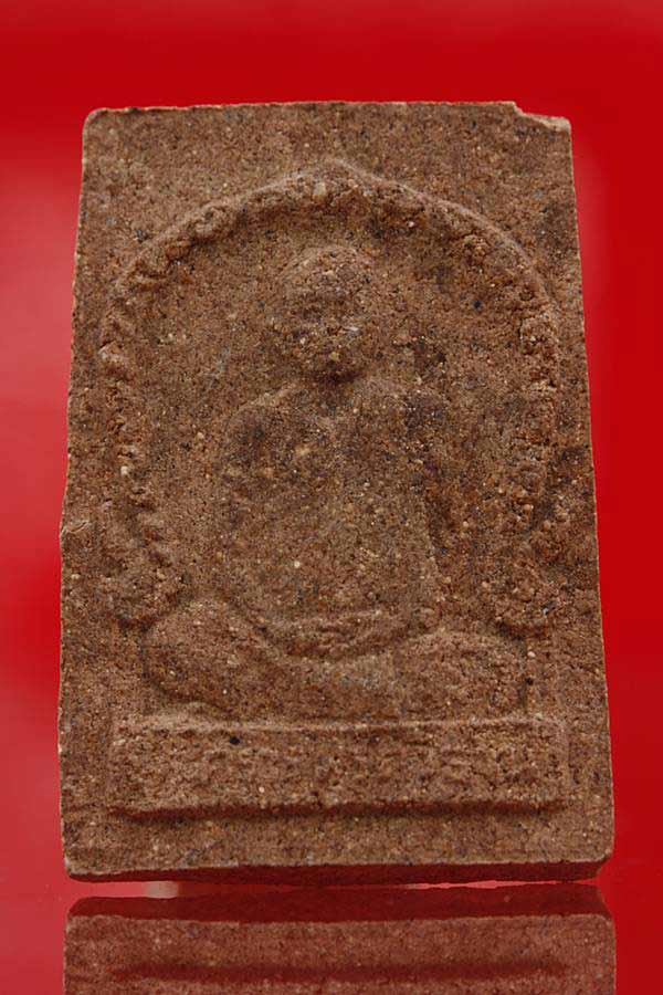 พระผงรูปเหมือนหลวงปู่วรพรตวิธาน วัดจุมพล ขอนแก่น รุ่นดิน 7 ป่าช้า....sn