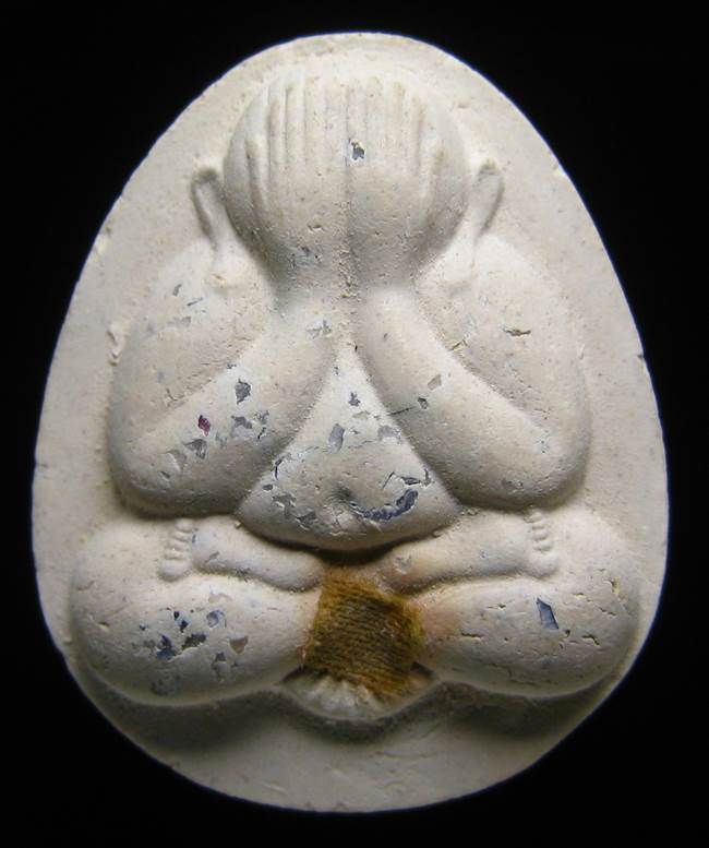 **พระปิดตาจัมโบ้ เนื้อผงมีกริ่ง โรยพลอย ฝังเม็ดแร่ ติดจีวร หลวงพ่อคูณ ปี 37 เคาะเดียวแดง**BL91