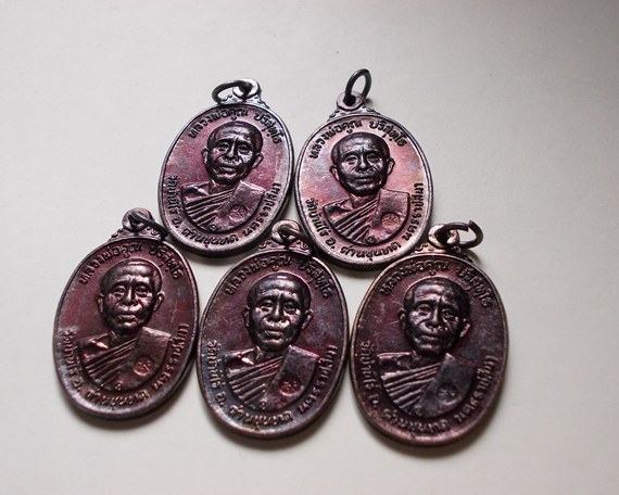 **เริ่มเคาะแรก** (5เหรียญ)หลวงพ่อคูณตลาดไทรเก่า ปี 22 เนื้อทองแดง