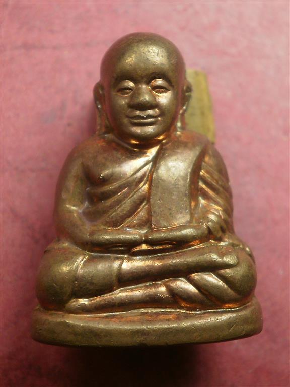 รูปเหมือนปั๊มหน้ายิ้มรับทรัพย์ หลวงพ่อเงิน วัดบางคลาน รุ่นกองทุน53 เนื้อทองแดงบูชาแล้วขอให้ร่ำรวย