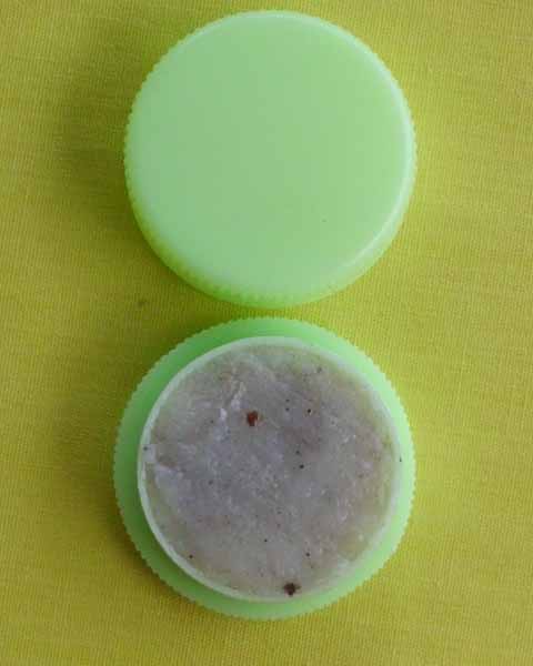 สีผึ้งมหานิยม พระอาจารย์นก วัดเขาบังเหย อ.เทพสถิต จ.ชัยภูมิ 1ตลับ **เคาะเดียว**K**