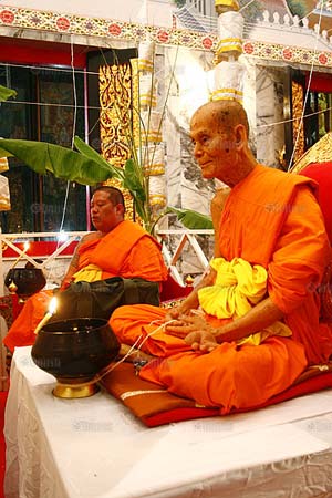 พระขุนแผน-กุมารทอง เนื้อผงตะเคียน สร้างปี 48