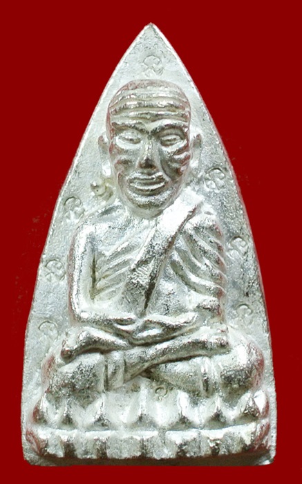 หลวงปู่ทวดหลังเตารีดหล่อโบราณวัดบวรนิเวศวิหาร เนื้อนวะโลหะแก่เงิน 12 โค๊ด หมายเลข 717 ปี 43