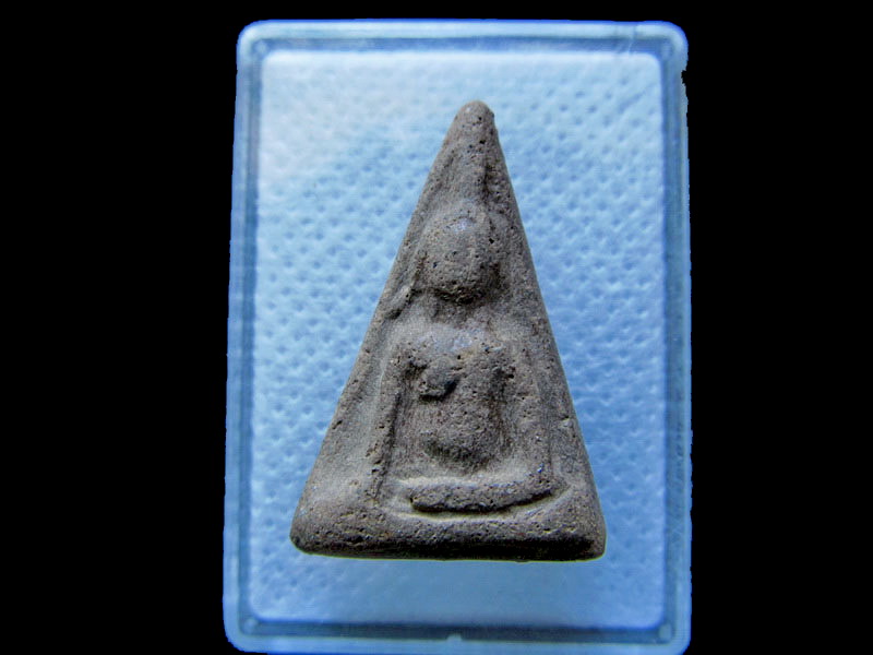 พระนางพญาเนื้อดิน ไม่ทราบวัด..เริ่ม20บาท/.(29/04/56-10)