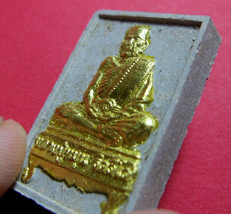 พระผงรูปเหมือน รุ่นแรกปิดทอง หลวงปู่หมุน วัดป่าหนองหล่ม พ.ศ.2542 คัดสวย