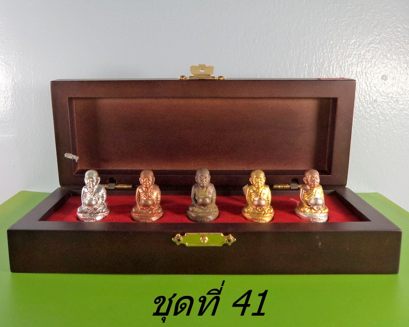 ข้อนิ้ว ล.ตบุญหนา ชุดใหญ่ 5 องค์ บรรจุกล่องไม้สวยงามมาก