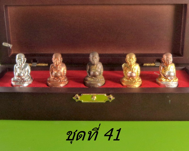 ข้อนิ้ว ล.ตบุญหนา ชุดใหญ่ 5 องค์ บรรจุกล่องไม้สวยงามมาก
