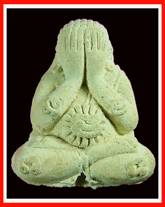 ปิดตาหลวงปู่หมุน รุ่นไตรมาสรวยทันใจ เนื้อผงงาช้าง หมายเลข 1528 พร้อมกล่องเดิม และบัตรรับรองพระ