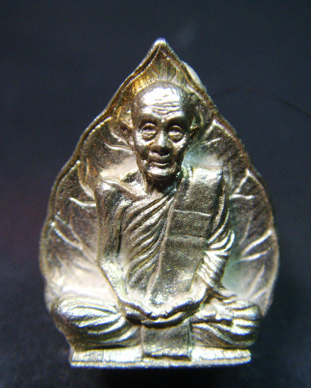 หลวงปู่ดุลย์ พิมพ์ใบโพธิ์เนื้อเงิน ปี2526 สภาพสวยเดิม