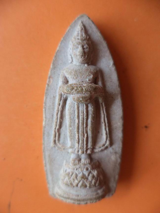 พระพุทธปางอุ้มบาตร รุ่น รวยให้เข็ด เคาะเดียวครับ