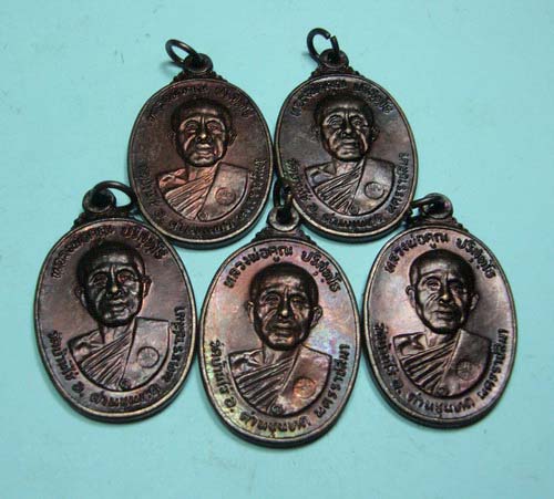 วัดใจ 5 เหรียญ*** หลวงพ่อคูณตลาดไทรเก่า ปี 22 ทองแดงรมดำสภาพสวย ชุด 2