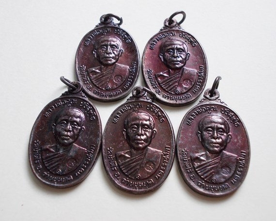 ***** วัดใจ ***** (5เหรียญ)หลวงพ่อคูณตลาดไทรเก่า ปี 22 เนื้อทองแดงd5