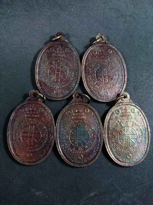 **วัดใจ 5 เหรียญ*** หลวงพ่อคูณตลาดไทรเก่า ปี 22 ทองแดงรมดำสภาพสวย ชุด 1  