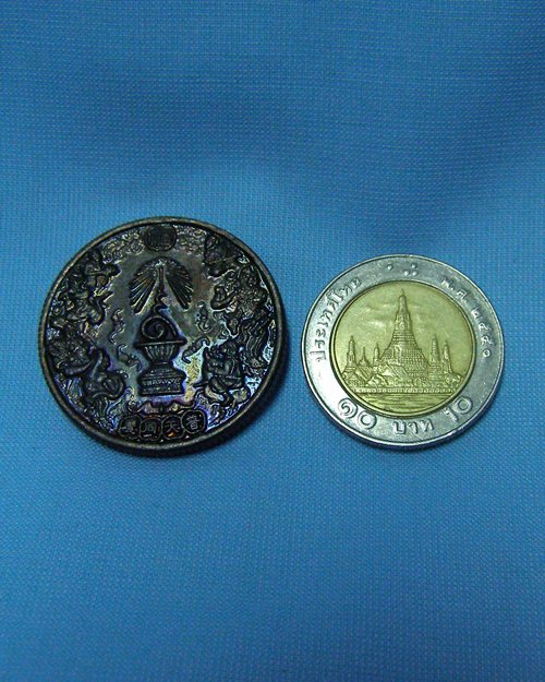 เหรียญ 50 ตระกูลแซ่ (เหรียญ 8 เซียน) ฉลองสิริราชสมบัติครบ 50 ปี