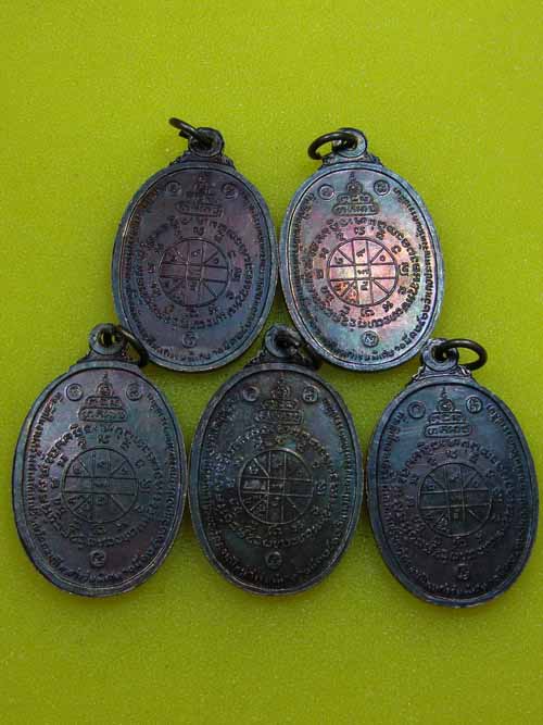 **วัดใจ 5 เหรียญ*** หลวงพ่อคูณตลาดไทรเก่า ปี 22 ทองแดงรมดำสภาพสวย ชุด 1
