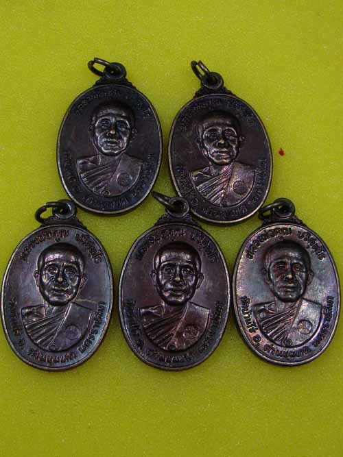 **วัดใจ 5 เหรียญ*** หลวงพ่อคูณตลาดไทรเก่า ปี 22 ทองแดงรมดำสภาพสวย ชุด 3