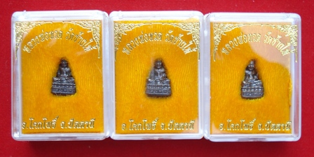 ลอยองค์เล็ก(มีกริ่ง) วัดช้างให้ ปัตตานี ปี 55 พร้อมกล่องเดิม 3 องค์ ราคาเบาๆ #129#