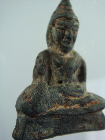 พระท่ากระดานหลังยันต์นะ หลวงปู่ดี วัดเทวสังฆาราม ( วัดเหนือ ) จ.กาญจนบุรี 
